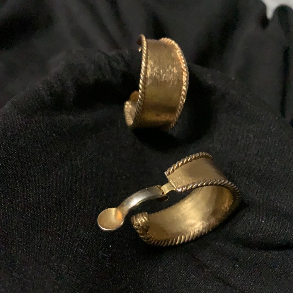 Vintage gold tone clip on earrings